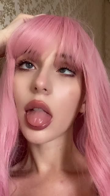 desperate cute slut ☺️💗