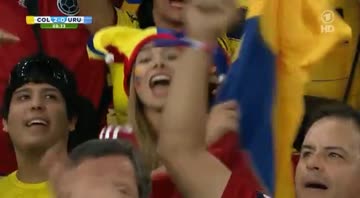 the colombian chick in the jester hat? she gives us a thumbs-up!