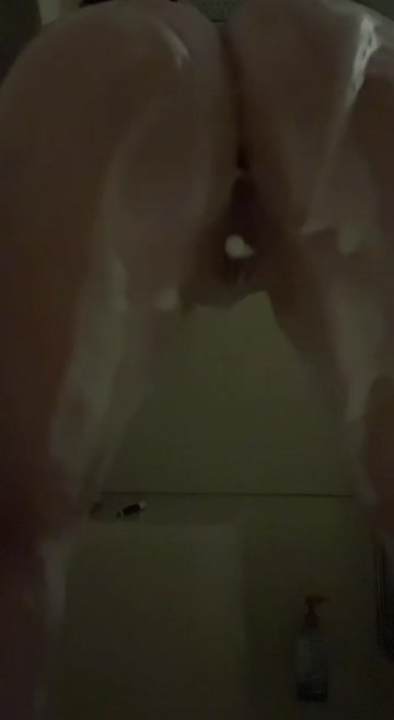 help wash mommy’s back