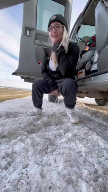 my first time pissing infront of traffic 💦 you all loved the photo, here’s the vid!