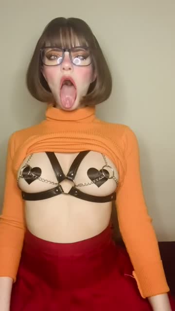 cum on my tits, careful with the glasses!