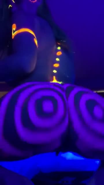 norah nova with a hypnotic ass