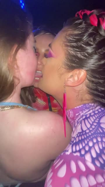 this is what happens when 3 o f sluts go to festivals together