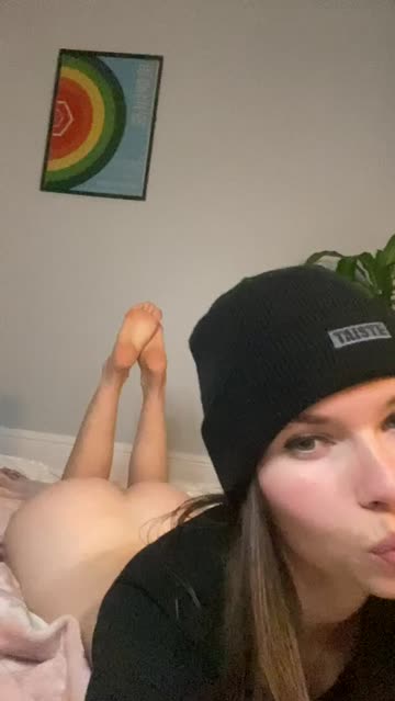 worship my soles and ass, please??