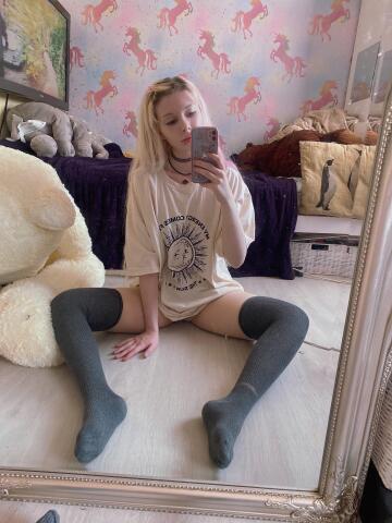 ♡ knee socks are my favourite thing to wear ♡