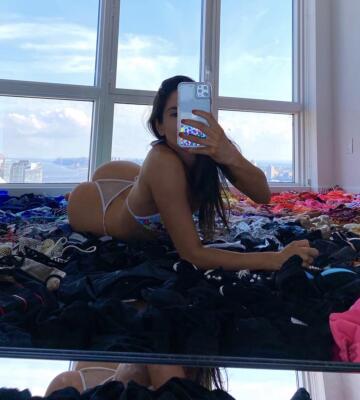 she’s realllly needing a dude if you ask me 😂👌🏽