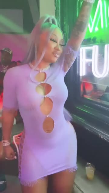 nobody touching her 🔥🔥