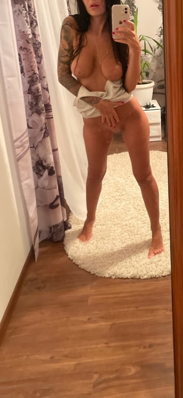 waiting for my husband to come... i want to suck and fuck hard