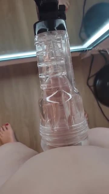 can we pretend this is your ass that im fucking?:)🤍