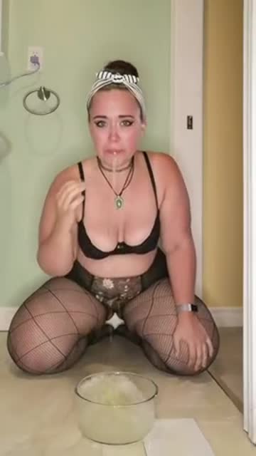 filthypukeslut makes a mess
