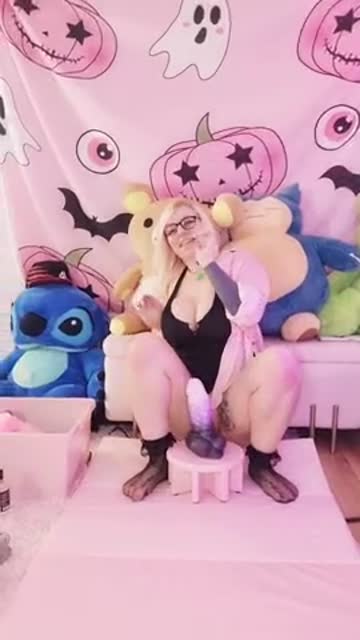 decided to record a full stretching session, which went from desires phoenix, to sbfs royal batou...the largest toy i've ever taken in my pussy