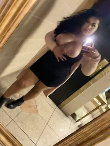 meet me in the stall 💋