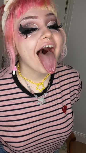 enjoy my tongue <3
