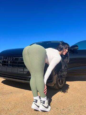 my ass looks nice in these pants