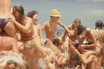 beach wrestling by rennie ellis, 1981