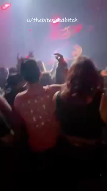 i love to fuck outside the venue