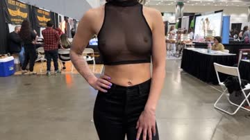 i dare you to wear a sheer top at a large public event [f]