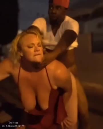 pounding a thicc horny slut in public