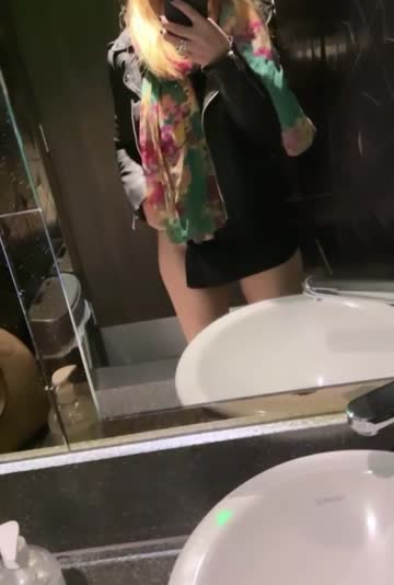 classy restaurant bathroom selfie