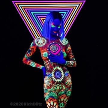 teissa contemplating the other heavenly bodies - blacklight airbrush body paint by artist rich diltz