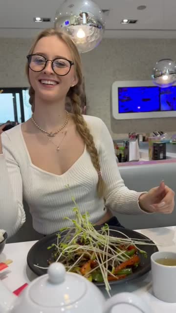 lunch date wouldnt be complete without a risky flash <3