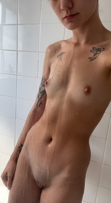 my flat chest looks even hotter with water dripping down it 💦