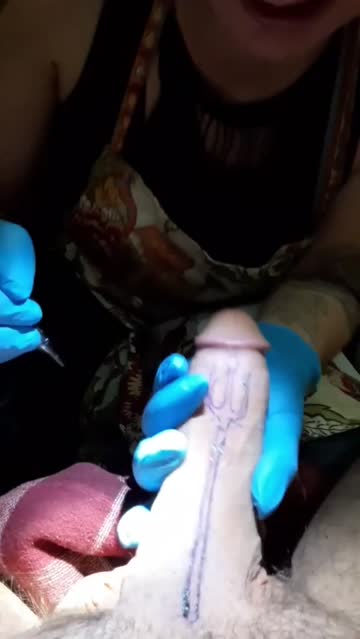 she sucked of a client while tattooing him
