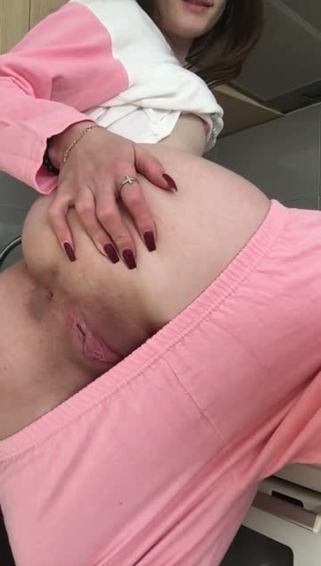 both holes are available for selection