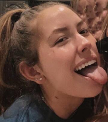 sis (18) got a nice mouth