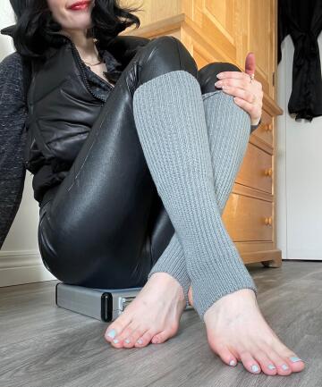 long toes in cozy legwarmers