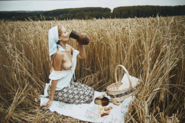 it's not a proper picnic without some milk.