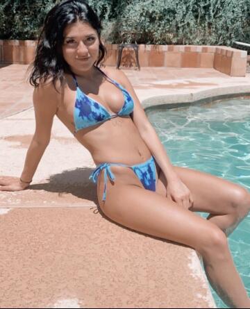 college girl enjoying the pool