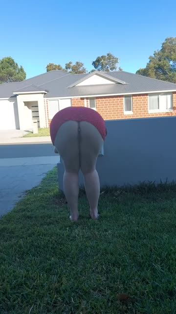 [f] dared to check the mail with no panties and a butt plug in, i was caught by the neighbour 🙊