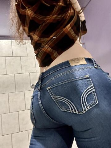 because hump day calls for booty selfies, obviously