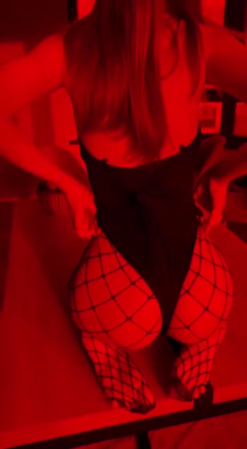 what if i invite you to my red room 😈