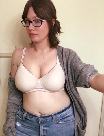 omg, i’m starting to have a mom bod 😮🤪