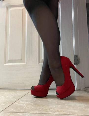 ready for dinner in my red suede heels