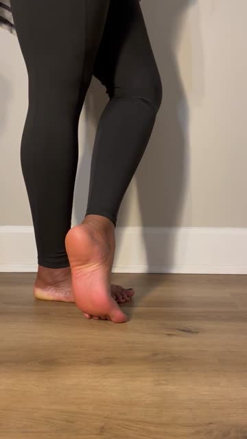 do you like my high arched feet & long legs ? 🥰