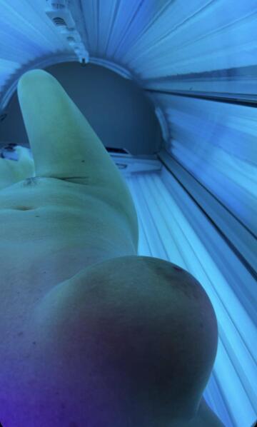 love me a warm tanning bed!!