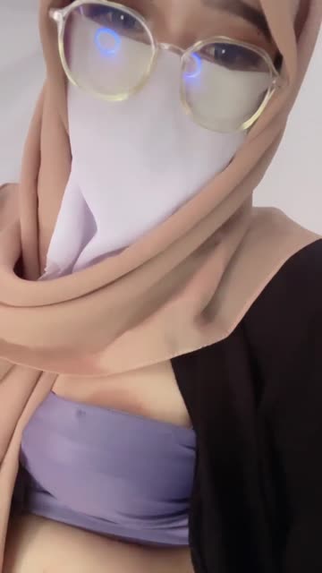 hijab girl want to give some love