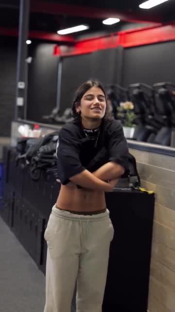 sara saffari [gif]