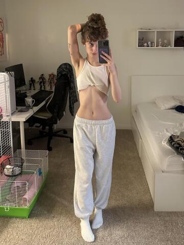 im more comfy with less clothes