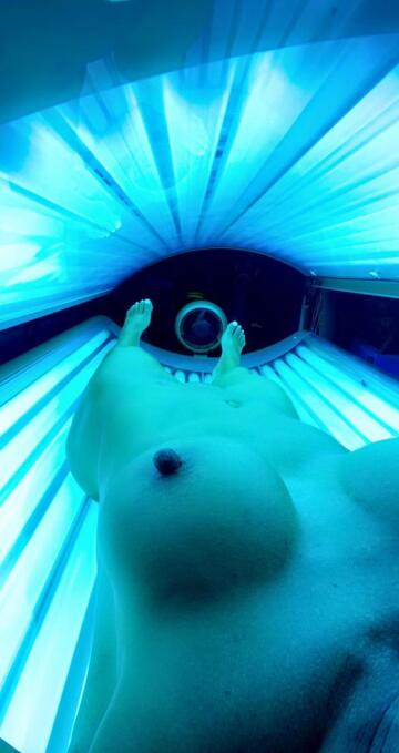 i need someone to join me in the tanning bed!