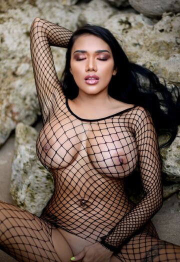 who’s looking for an asian submissive slut