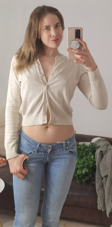 jeans and no bra