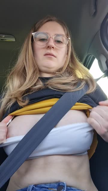 titty drop behind the wheel 👀