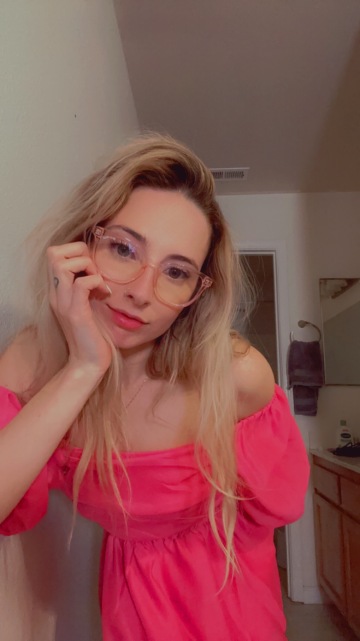 felt pretty in this 🤓👗