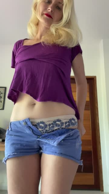 married milf feeling bored at home, someone help slide my panties down