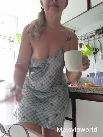 your life is better after my good morning kiss(51y)