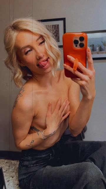 i'm petite but your 🍌 size fits mine! 😜😈